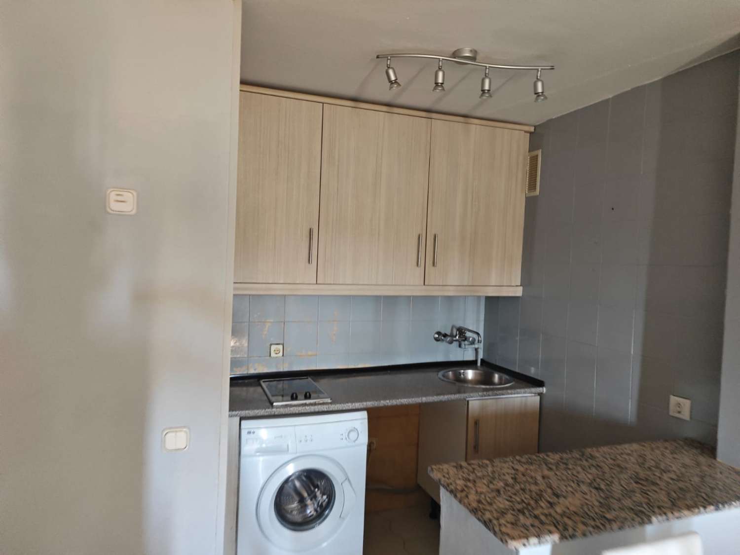 PRACHTIG APPARTEMENT TE KOOP MET UITZICHT OP ZEE OP DE 1E LIJN VAN HET STRAND IN BENALMÁDENA