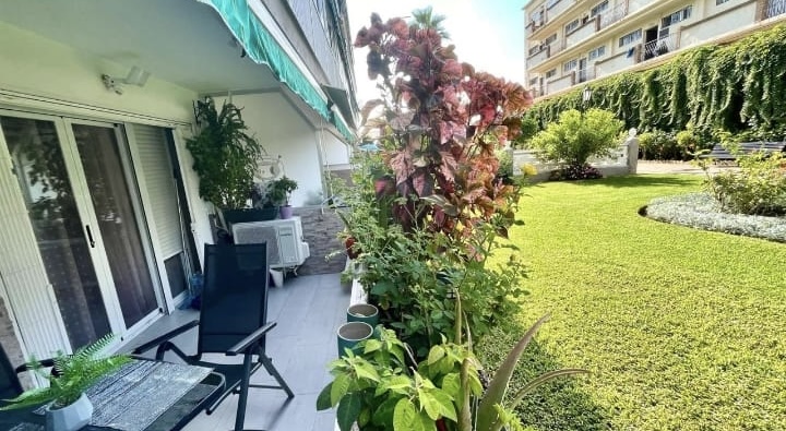 BEL APPARTEMENT À VENDRE SUR LA 1ÈRE LIGNE DE LA PLAGE À PLAYAMAR (TORREMOLINOS)