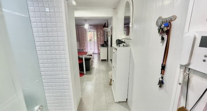 SE VENDE BONITO APARTAMENTO EN 1ª LINEA DE PLAYA EN PLAYAMAR (TORREMOLINOS)