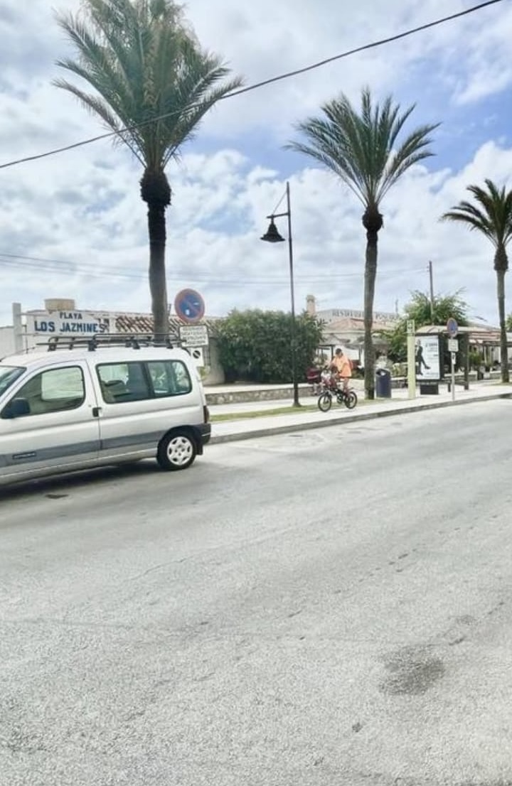 KAUNIS HUONEISTO MYYTÄVÄNÄ RANNAN 1. RIVILLÄ PLAYAMARISSA (TORREMOLINOS)