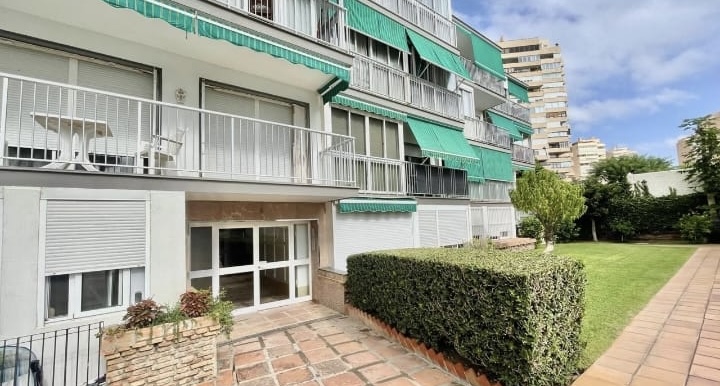 BEAUTIFUL APARTMENT FOR SALE ON THE 1ST LINE OF THE BEACH IN PLAYAMAR (TORREMOLINOS)