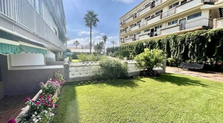 SE VENDE BONITO APARTAMENTO EN 1ª LINEA DE PLAYA EN PLAYAMAR (TORREMOLINOS)