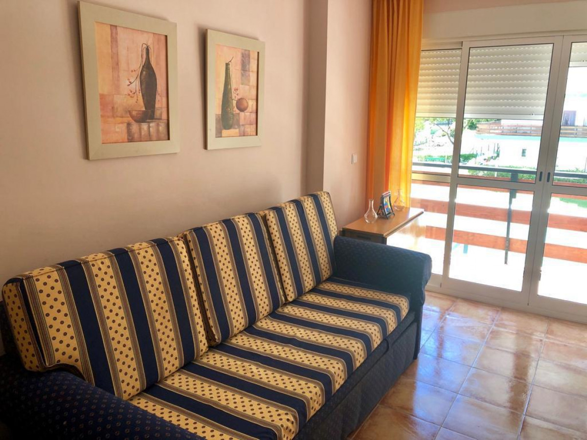 MOOI APPARTEMENT MET 1 SLAAPKAMER TE KOOP OP 40 METER VAN HET STRAND IN BENALMÁDENA