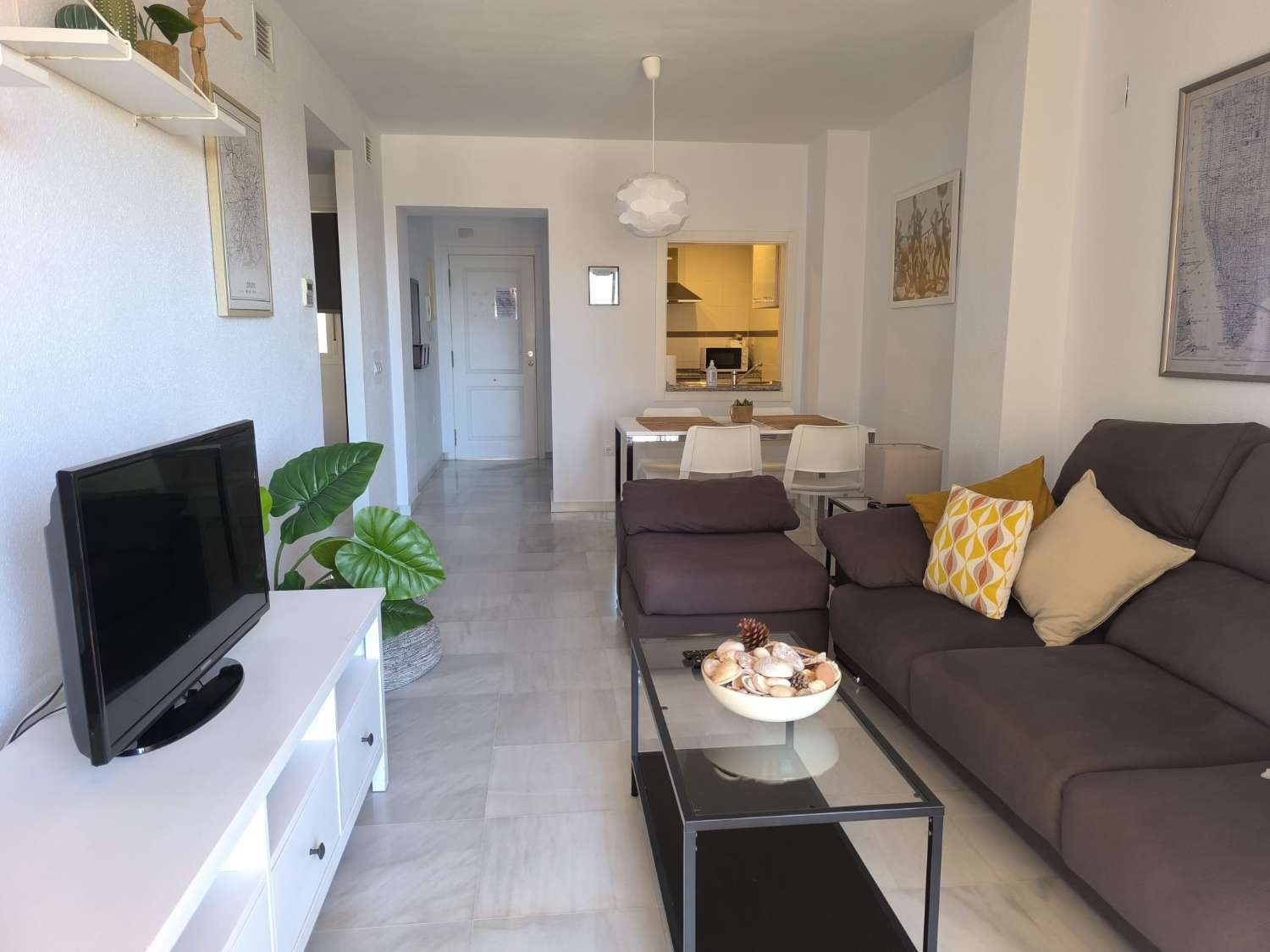 NO ES DE LARGA TEMPORADA Se alquila del 1.09.25- 30.6.26 bonito apartamento con vistas al mar en Benalmadena costa