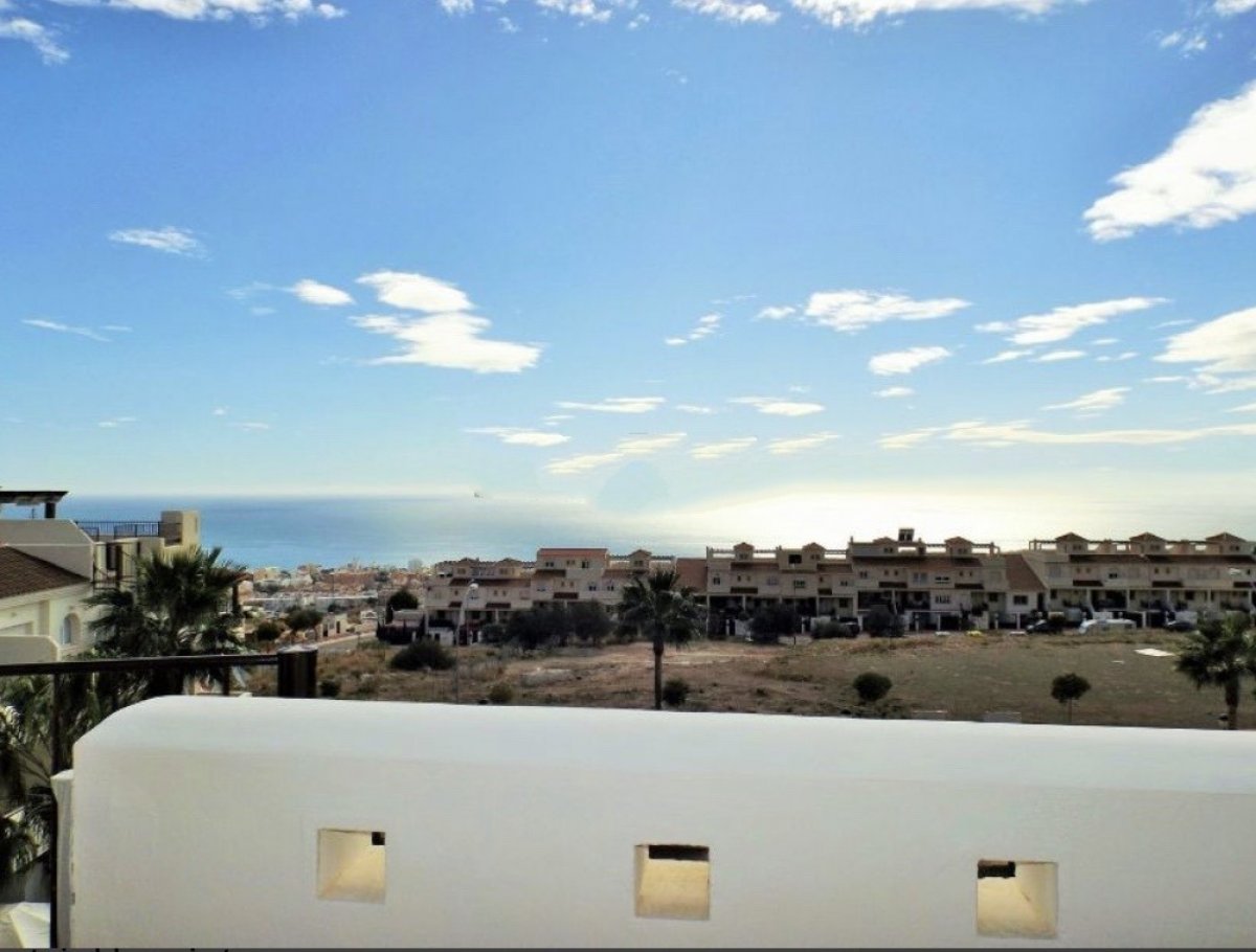 MID TERM FOR RENT FROM 1.9.24-30.6.25 BEAUTIFUL PENTHOUSE WITH SEA VIEWS IN ARROYO DE LA MIEL AREA SANTANGELO