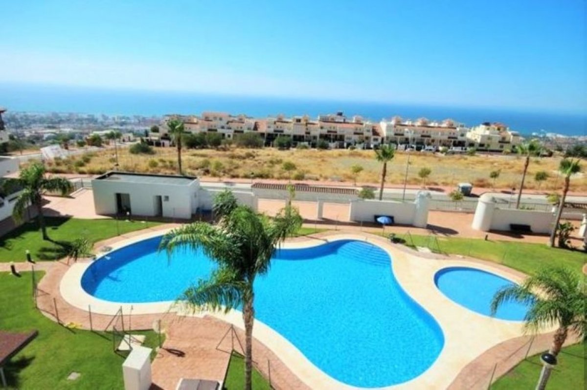 MID TERM FOR RENT FROM 1.9.24-30.6.25 BEAUTIFUL PENTHOUSE WITH SEA VIEWS IN ARROYO DE LA MIEL AREA SANTANGELO