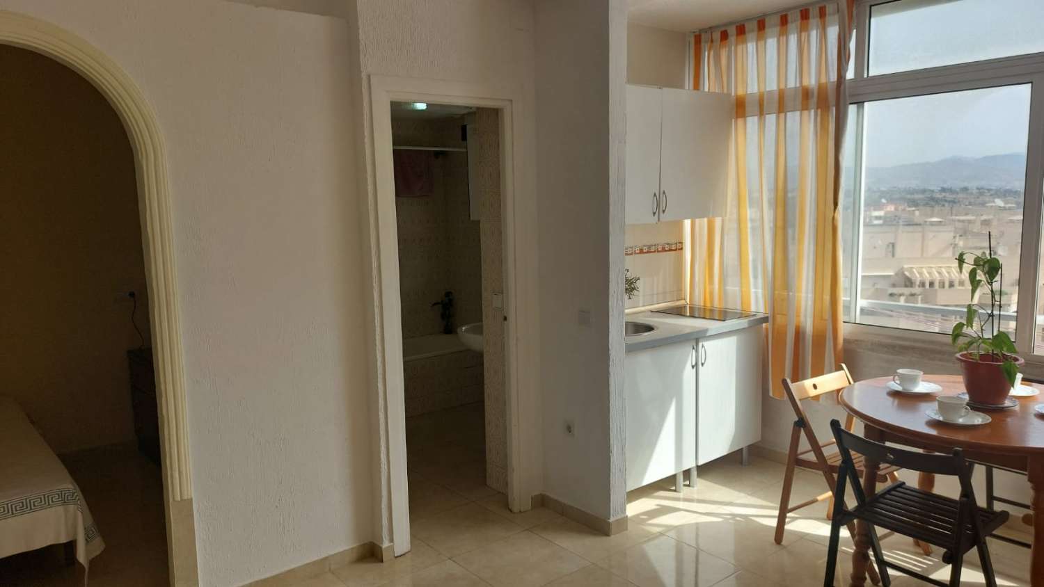 SE VENDE  APARTAMENTO DE 1 DORMITORIO EN TORREMOLINOS CENTRO