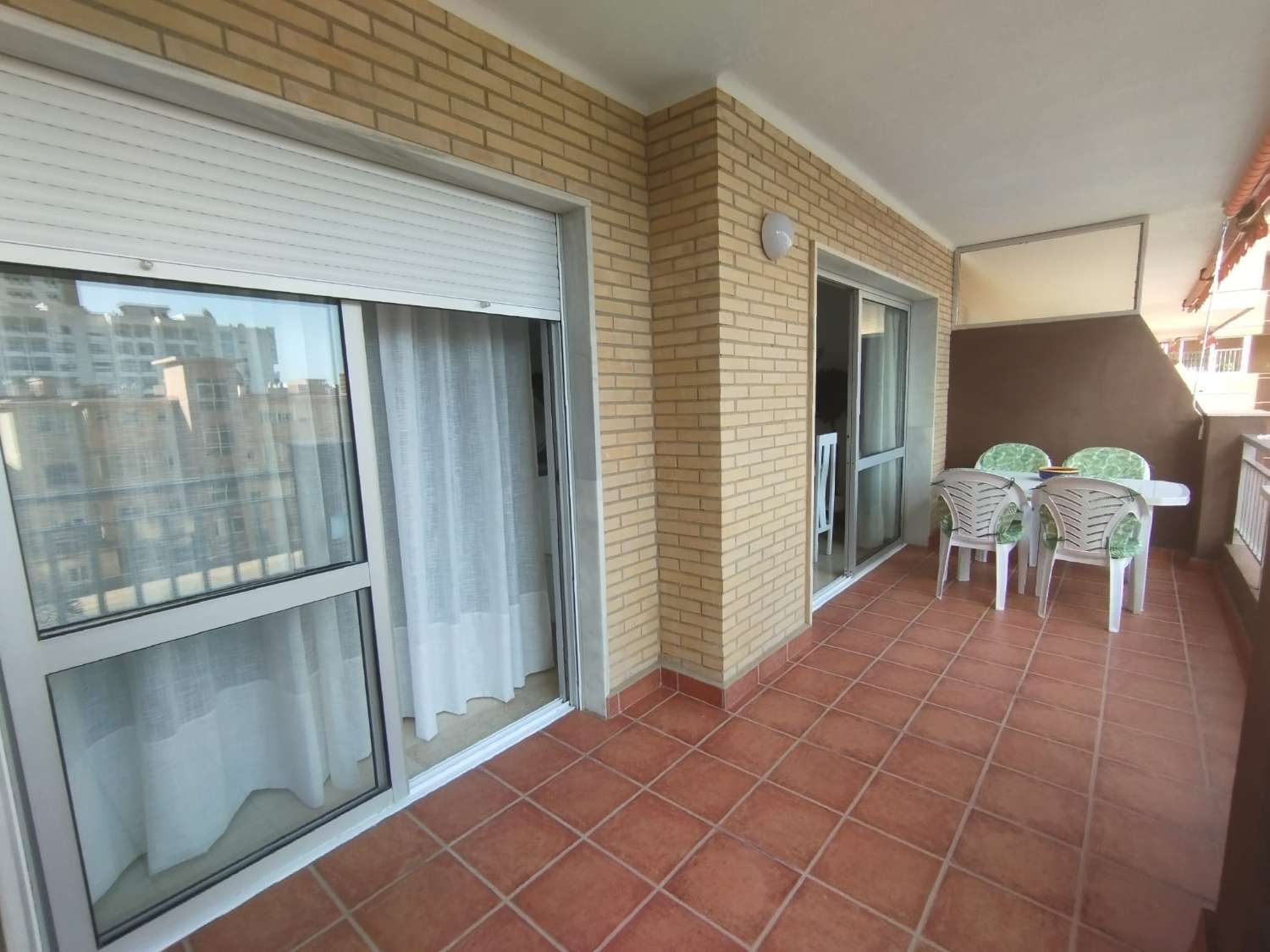 DEMI-SAISON. LOCATION DU 1.5.25 AU 30.6.25 ET DU 1.9.25 AU 30.6.26 MAGNIFIQUE APPARTEMENT AVEC VUE SUR LA MER À LOS BOLICHES (FUENGIROLA)