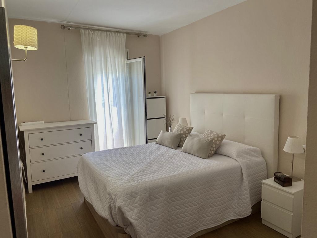 SE VENDE MANGIFICO APARTAMENTO DESDE SEPTIEMBRE 2024  CON VISTAS AL MAR EN 1ª LINEA DE PLAYA EN BENALMADENA