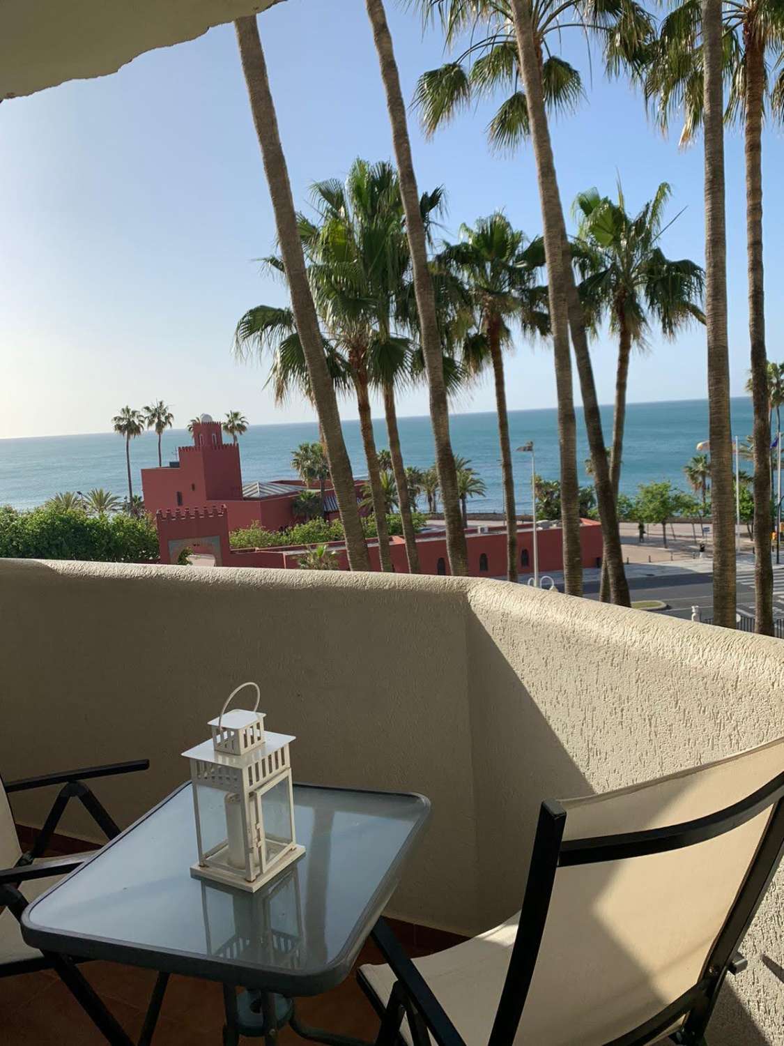 APPARTEMENT MANGIFICO À VENDRE À PARTIR DE SEPTEMBRE 2024 AVEC VUE SUR LA MER SUR LA 1ÈRE LIGNE DE LA PLAGE À BENALMADENA