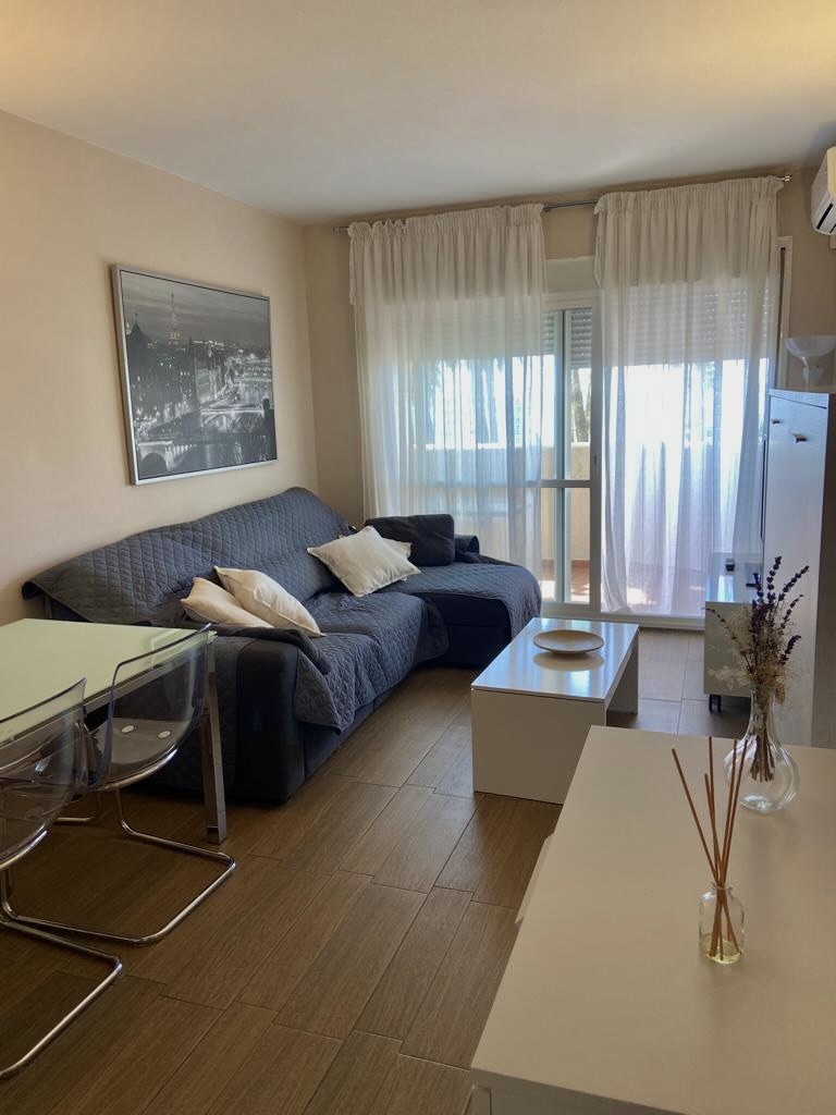 SE VENDE MANGIFICO APARTAMENTO DESDE SEPTIEMBRE 2024  CON VISTAS AL MAR EN 1ª LINEA DE PLAYA EN BENALMADENA