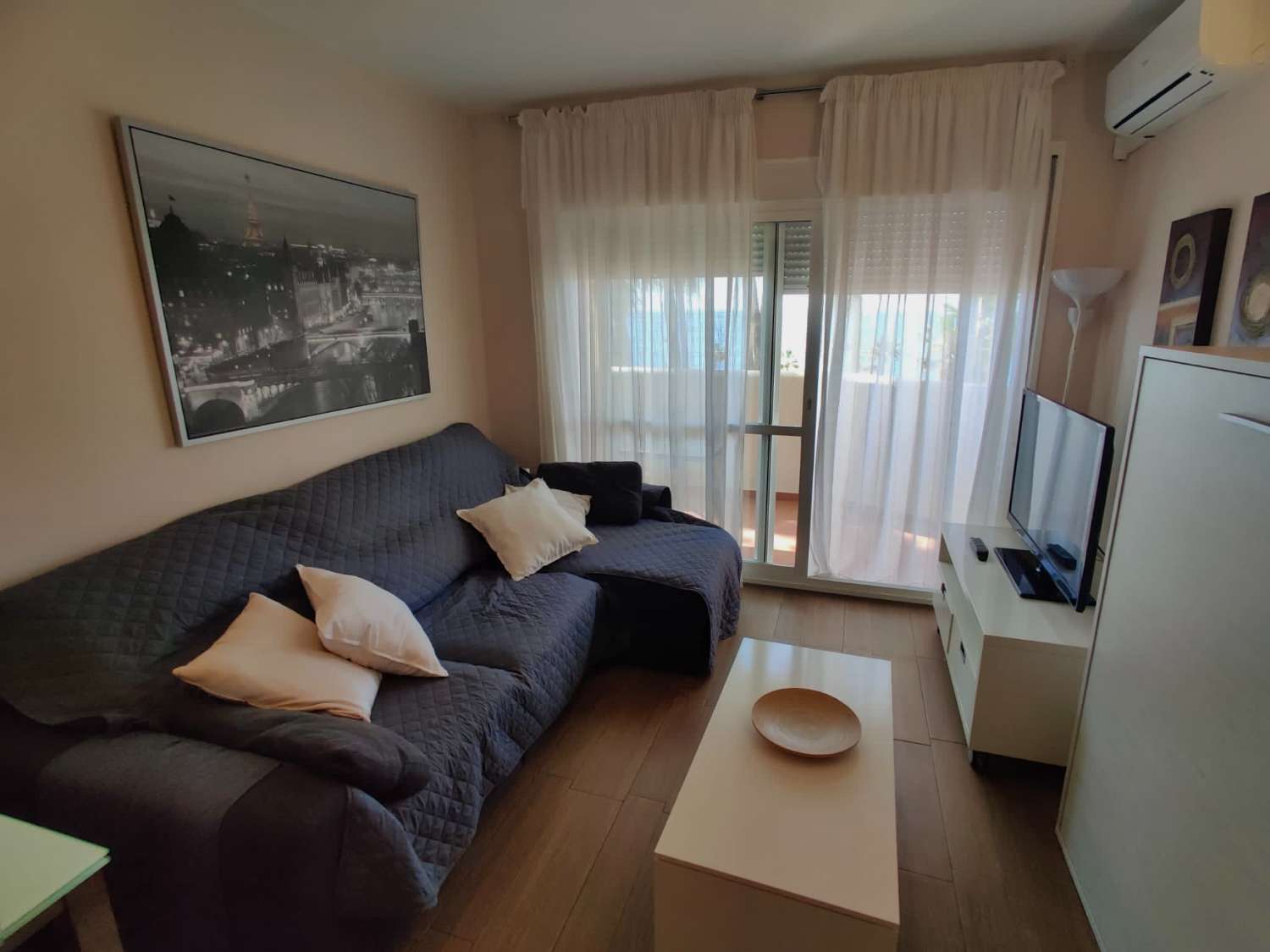 SE VENDE MANGIFICO APARTAMENTO DESDE SEPTIEMBRE 2024  CON VISTAS AL MAR EN 1ª LINEA DE PLAYA EN BENALMADENA