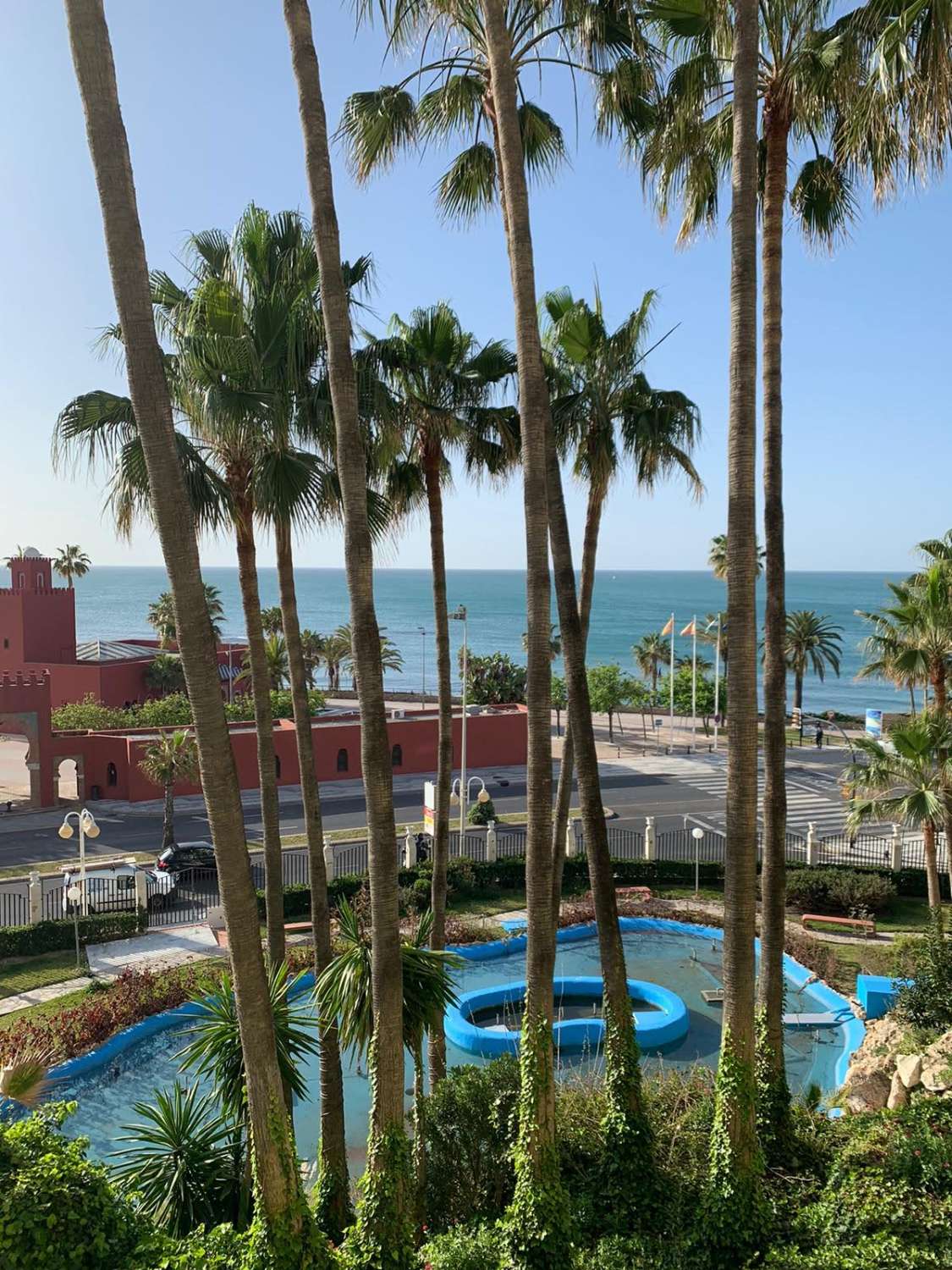 MANGIFICO APARTMENT FOR SALE FROM SEPTEMBER 2024 WITH SEA VIEWS ON THE 1ST LINE OF THE BEACH IN BENALMADENA