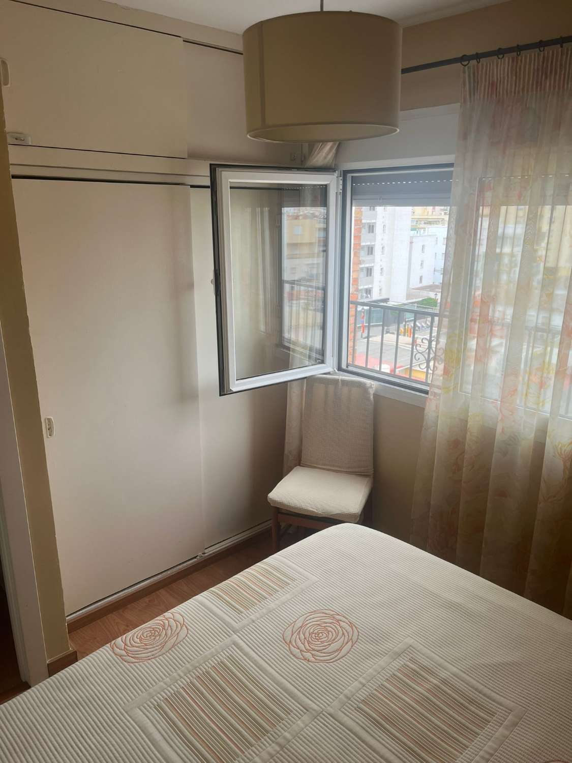 SE VENDE ATICO EN ZONA PUERTO DEPORTIVO  EN 2ª LINEA DE PLAYA (FUENGIROLA)