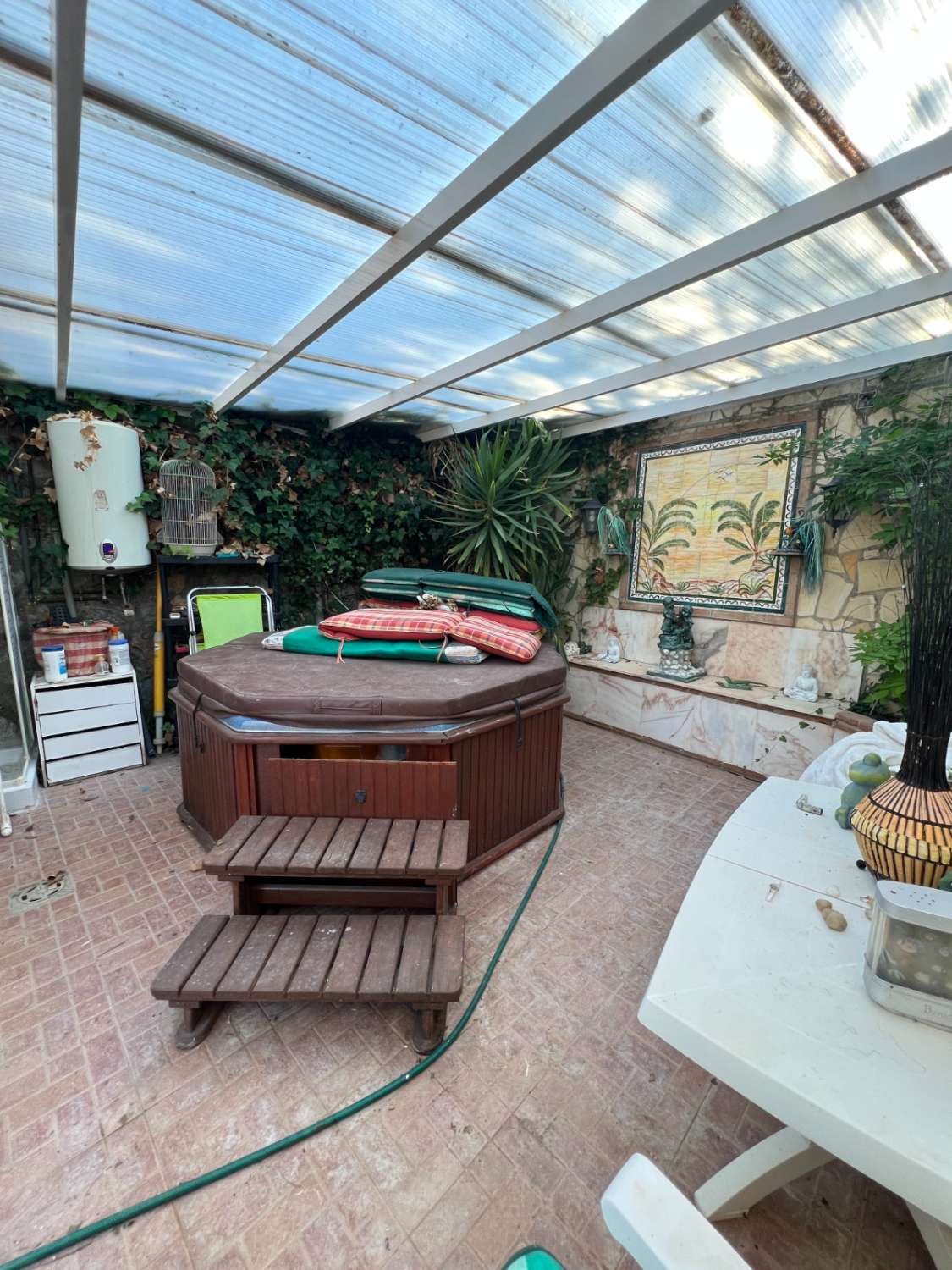 SE VENDE CHALET ADOSADO DE ESQUINA ZONA ELVIRIA (MARBELLA)