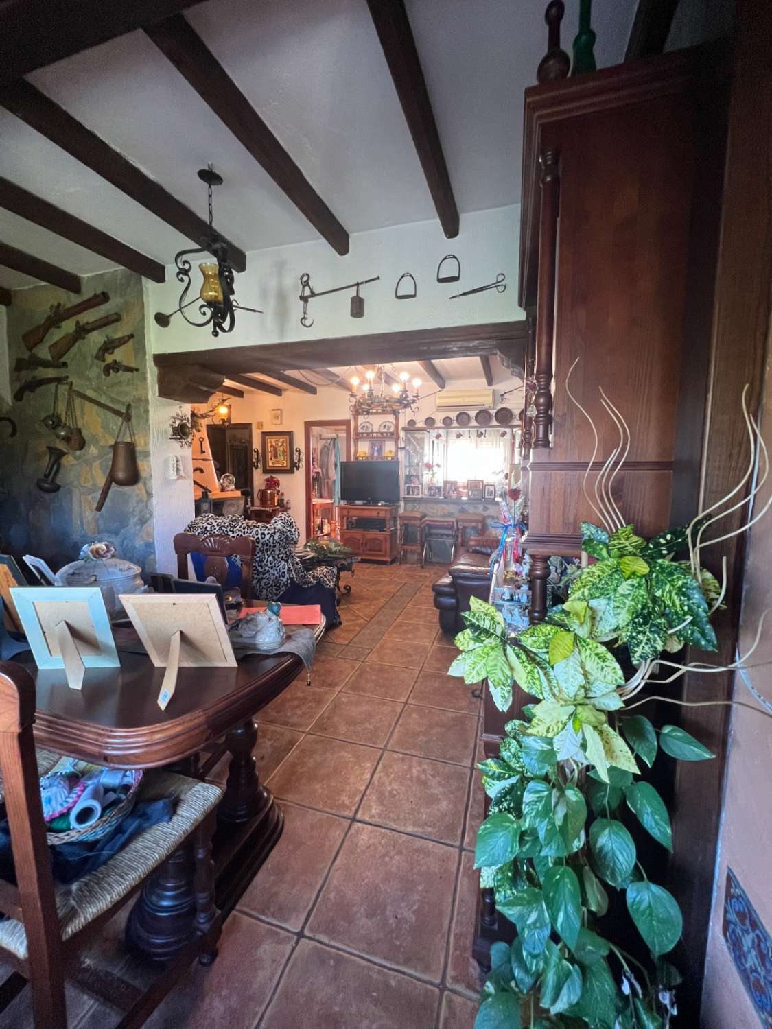 SE VENDE CHALET ADOSADO DE ESQUINA ZONA ELVIRIA (MARBELLA)