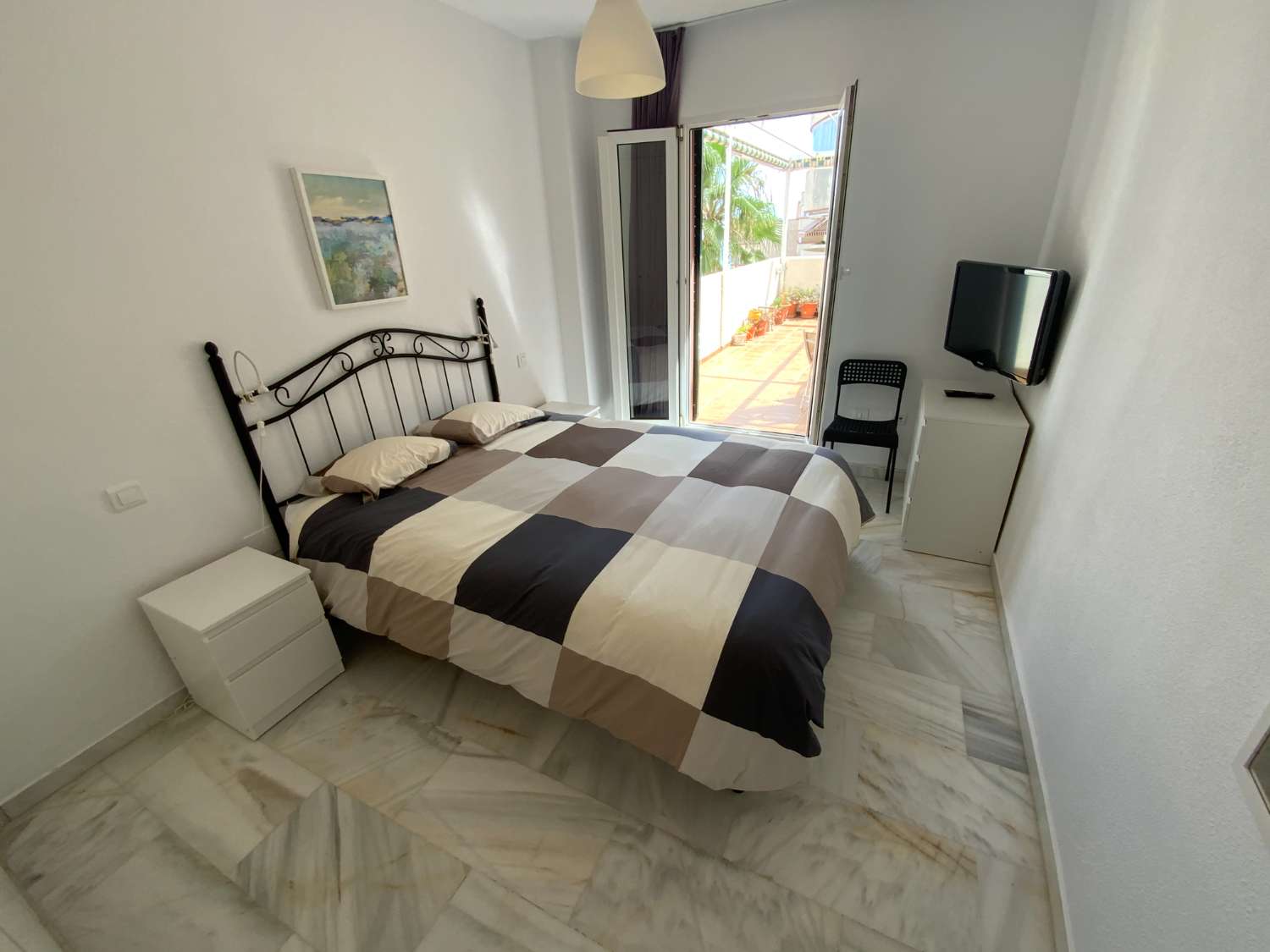 HALF SEASON. RENTING FROM 1.9.24-30.6.25 NICE APARTMENT ON 2ND LINE BEACH IN BENALMADENA