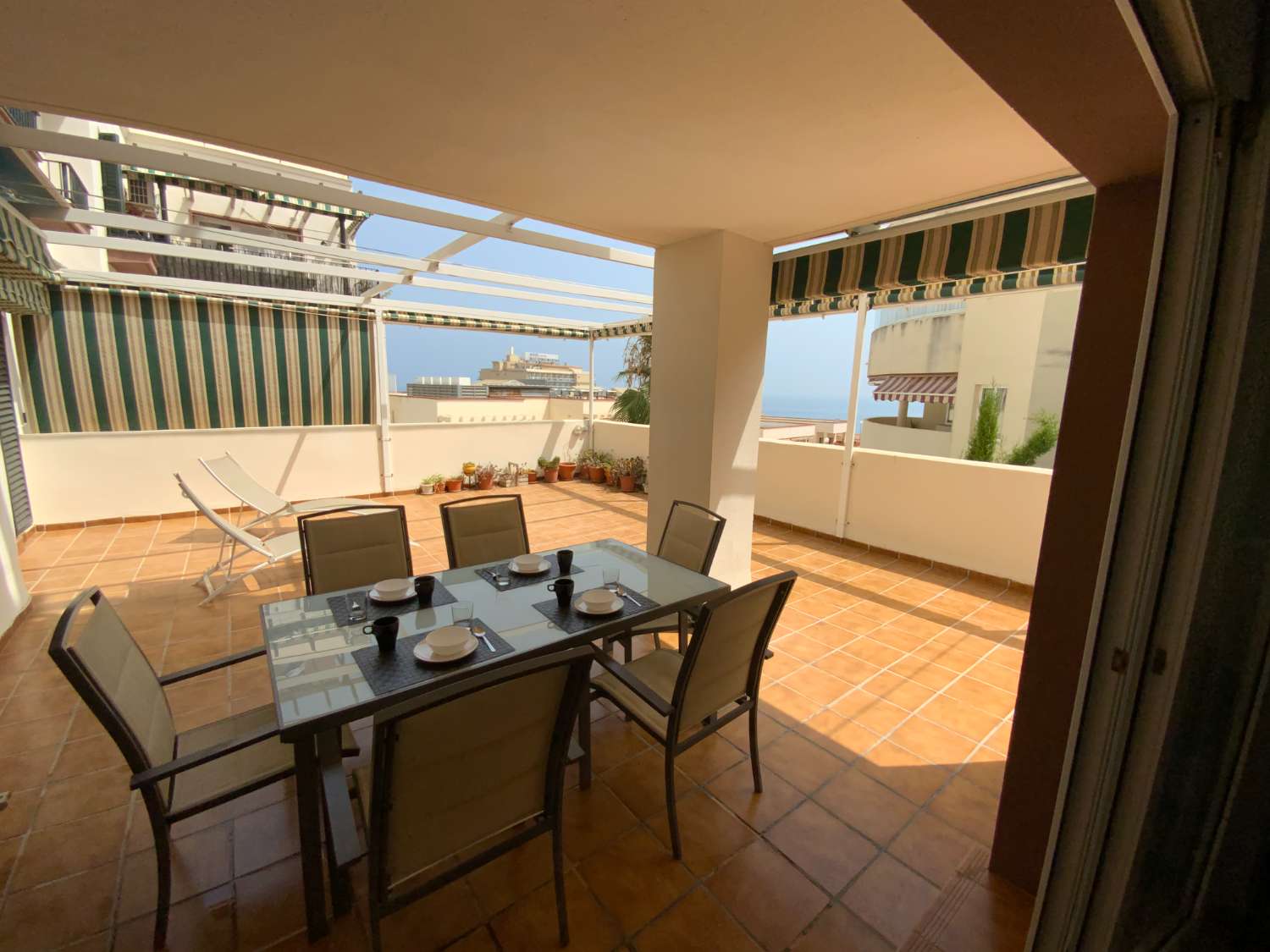 HALF SEIZOEN. VERHUUR VAN 1.9.24-30.6.25 MOOI APPARTEMENT AAN HET 2E LIJNS STRAND IN BENALMÁDENA