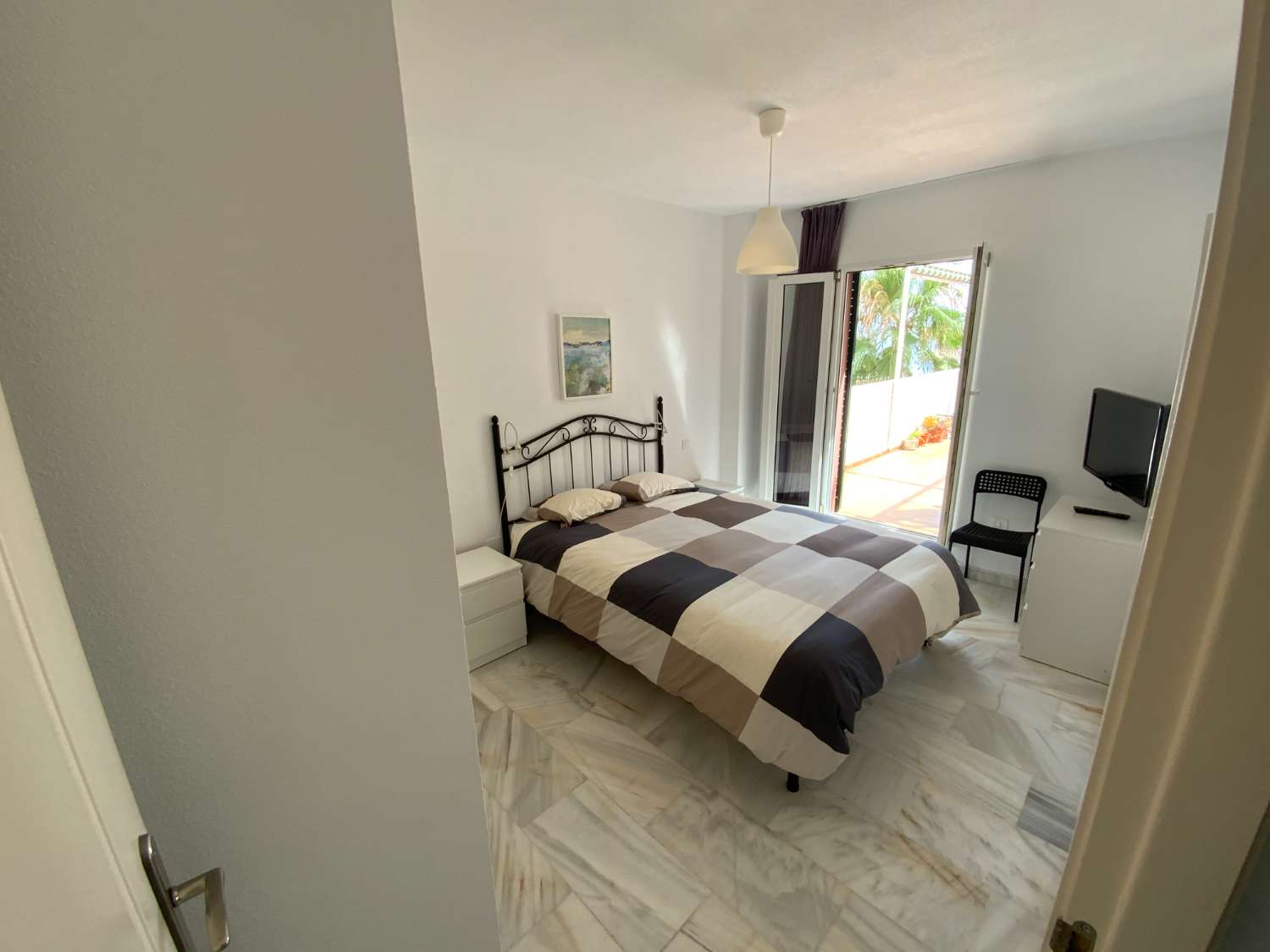 HALF SEASON. RENTING FROM 1.9.24-30.6.25 NICE APARTMENT ON 2ND LINE BEACH IN BENALMADENA