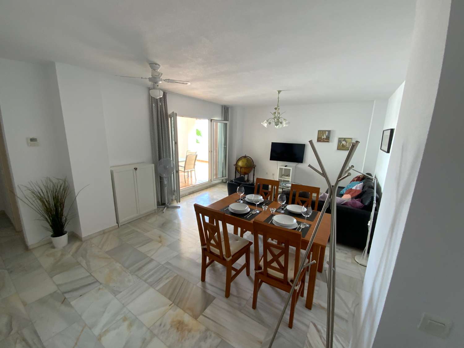 HALF SEIZOEN. VERHUUR VAN 1.9.24-30.6.25 MOOI APPARTEMENT AAN HET 2E LIJNS STRAND IN BENALMÁDENA