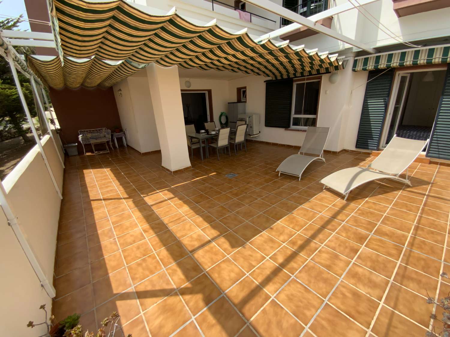 DEMI-SAISON. LOCATION DU 1.9.24-30.6.25 BEL APPARTEMENT SUR LA PLAGE DE LA 2ÈME LIGNE À BENALMADENA