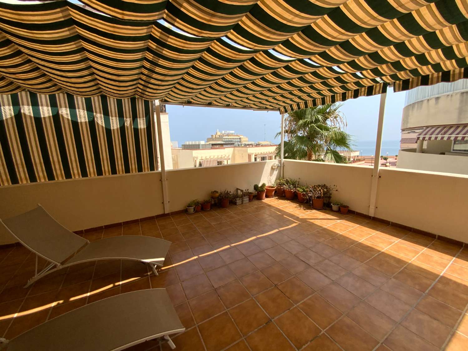 HALF SEIZOEN. VERHUUR VAN 1.9.24-30.6.25 MOOI APPARTEMENT AAN HET 2E LIJNS STRAND IN BENALMÁDENA