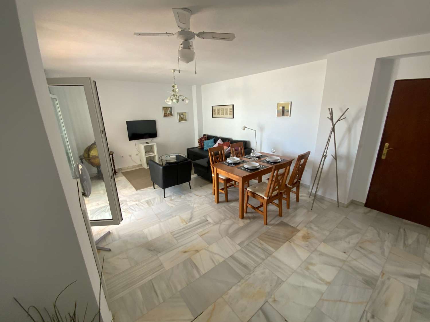 HALF SEIZOEN. VERHUUR VAN 1.9.24-30.6.25 MOOI APPARTEMENT AAN HET 2E LIJNS STRAND IN BENALMÁDENA