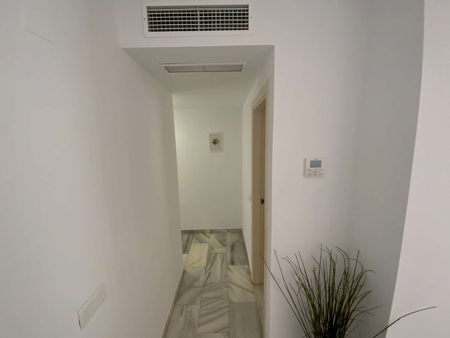 HALF SEIZOEN. VERHUUR VAN 1.9.24-30.6.25 MOOI APPARTEMENT AAN HET 2E LIJNS STRAND IN BENALMÁDENA