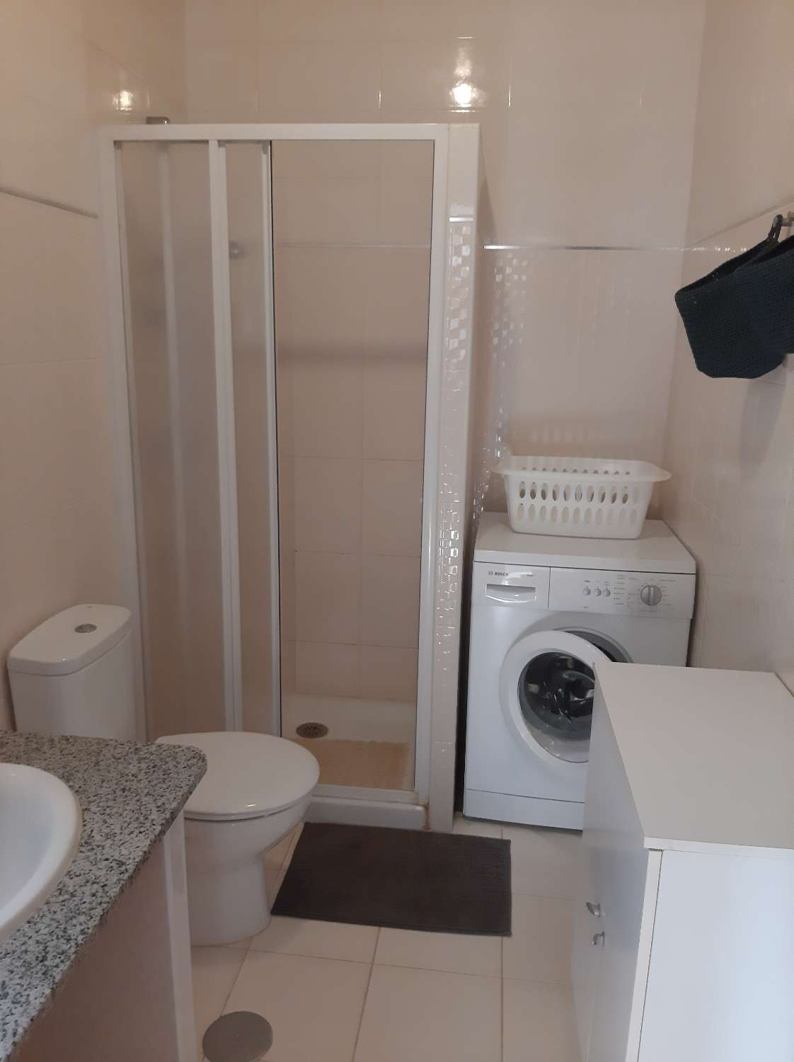 LARGA TEMPORADA . SE ALQUILA  BONITO APARTAMENTO EN  FUENGIROLA