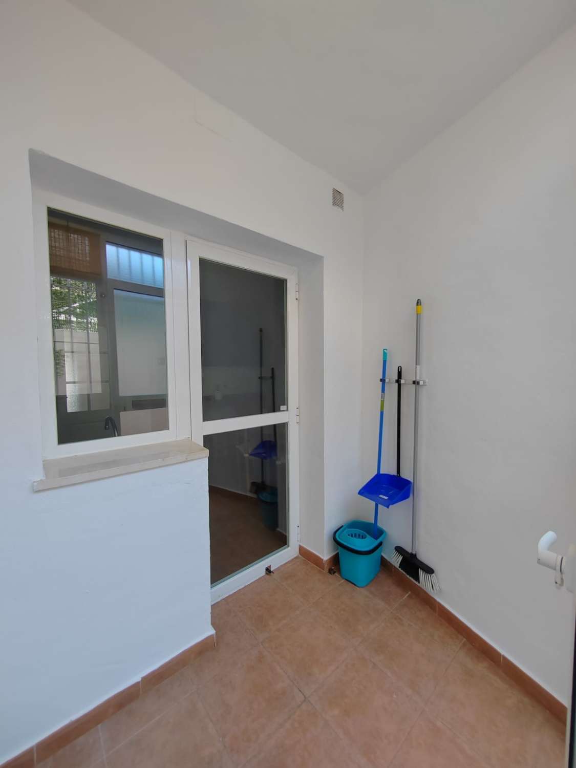 LOCATION À MOYEN TERME DU 8.8.24- 30.6.25 BEL APPARTEMENT AVEC VUE SUR LA MER À BENALMADENA