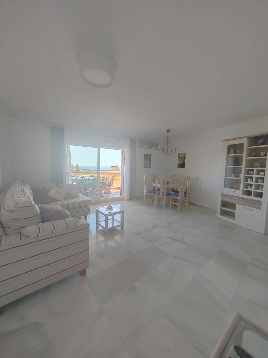 LOCATION À MOYEN TERME DU 8.8.24- 30.6.25 BEL APPARTEMENT AVEC VUE SUR LA MER À BENALMADENA