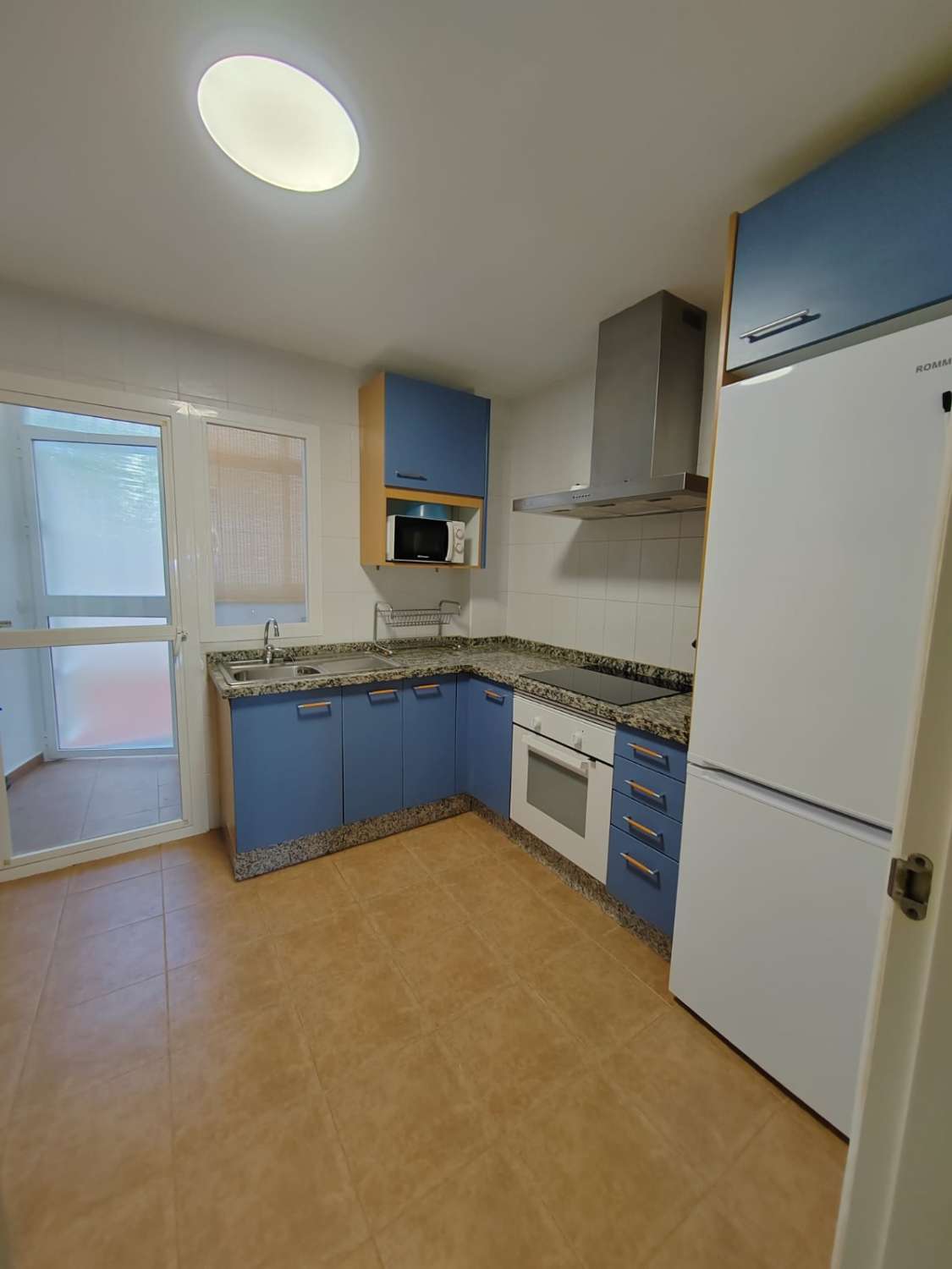 LOCATION À MOYEN TERME DU 8.8.24- 30.6.25 BEL APPARTEMENT AVEC VUE SUR LA MER À BENALMADENA