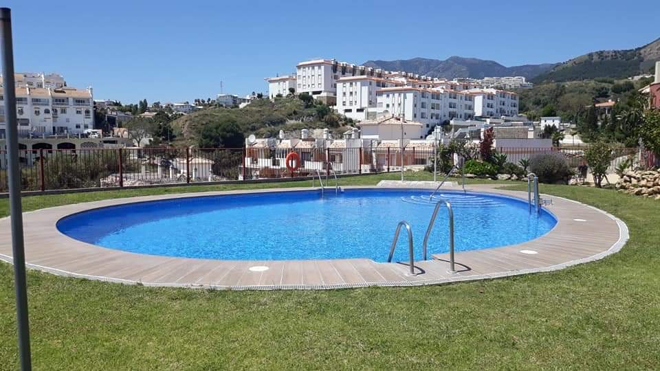 Media temporada . Se alquila del 1.9.24-30.6.25 bonito apartamento en Benalmádena con vistas al mar