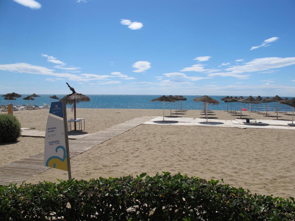 HALBE SAISON. ZU VERMIETEN VOM 2.4.25-30.6.25 WUNDERSCHÖNE WOHNUNG MIT MEERBLICK IN DER 1. LINIE DES STRANDES IN LOS BOLICHES (FUENGIROLA)