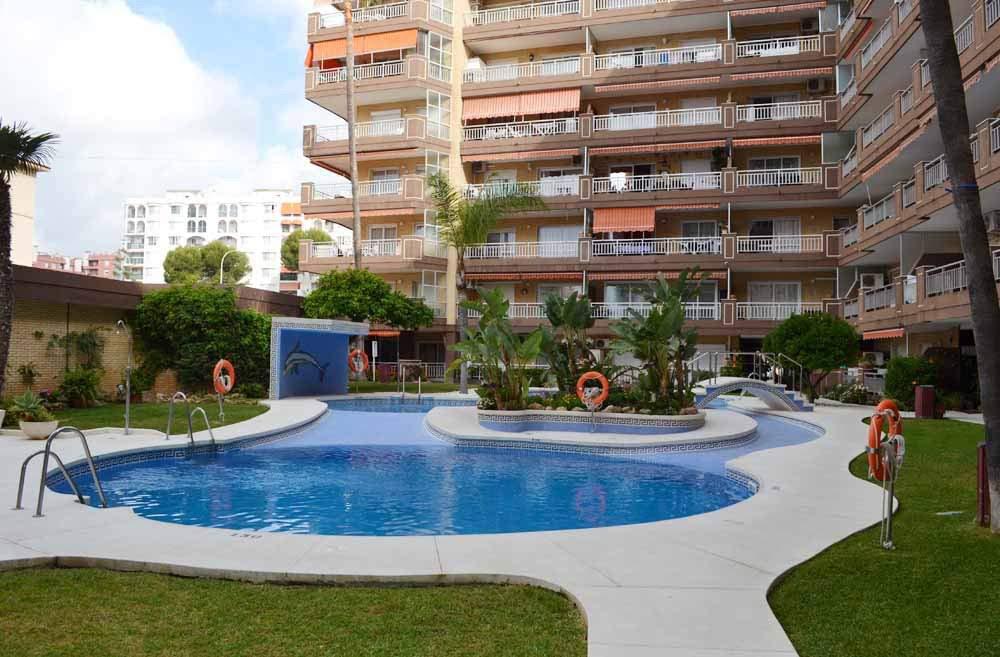 HALF SEIZOEN. TE HUUR VANAF 2.4.25-30.6.25 PRACHTIG APPARTEMENT MET UITZICHT OP ZEE OP DE 1E LIJN VAN HET STRAND IN LOS BOLICHES (FUENGIROLA)