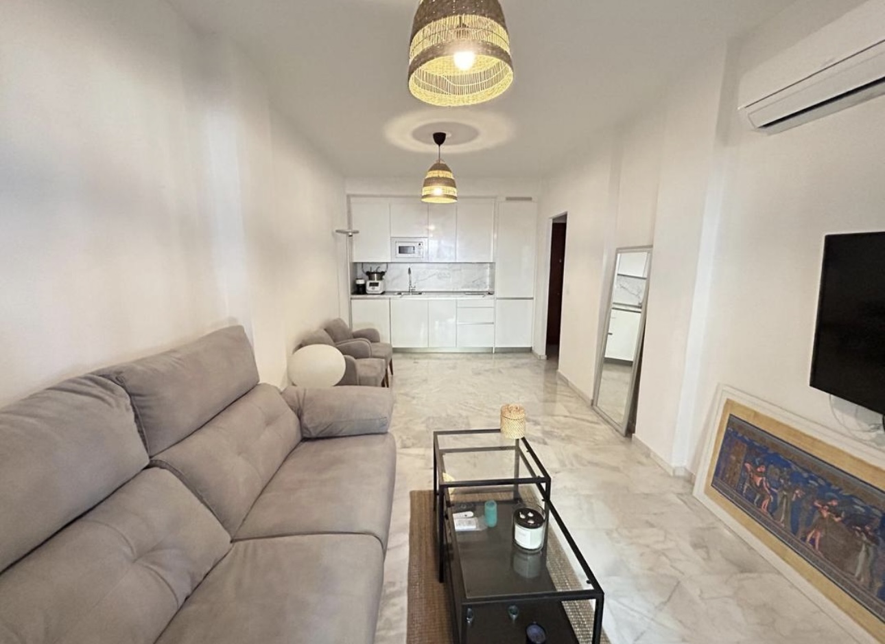 SE VENDE BONITO APARTAMENTO EN ZONA TORREBLANCA DEL SOL (FUENGIROLA)