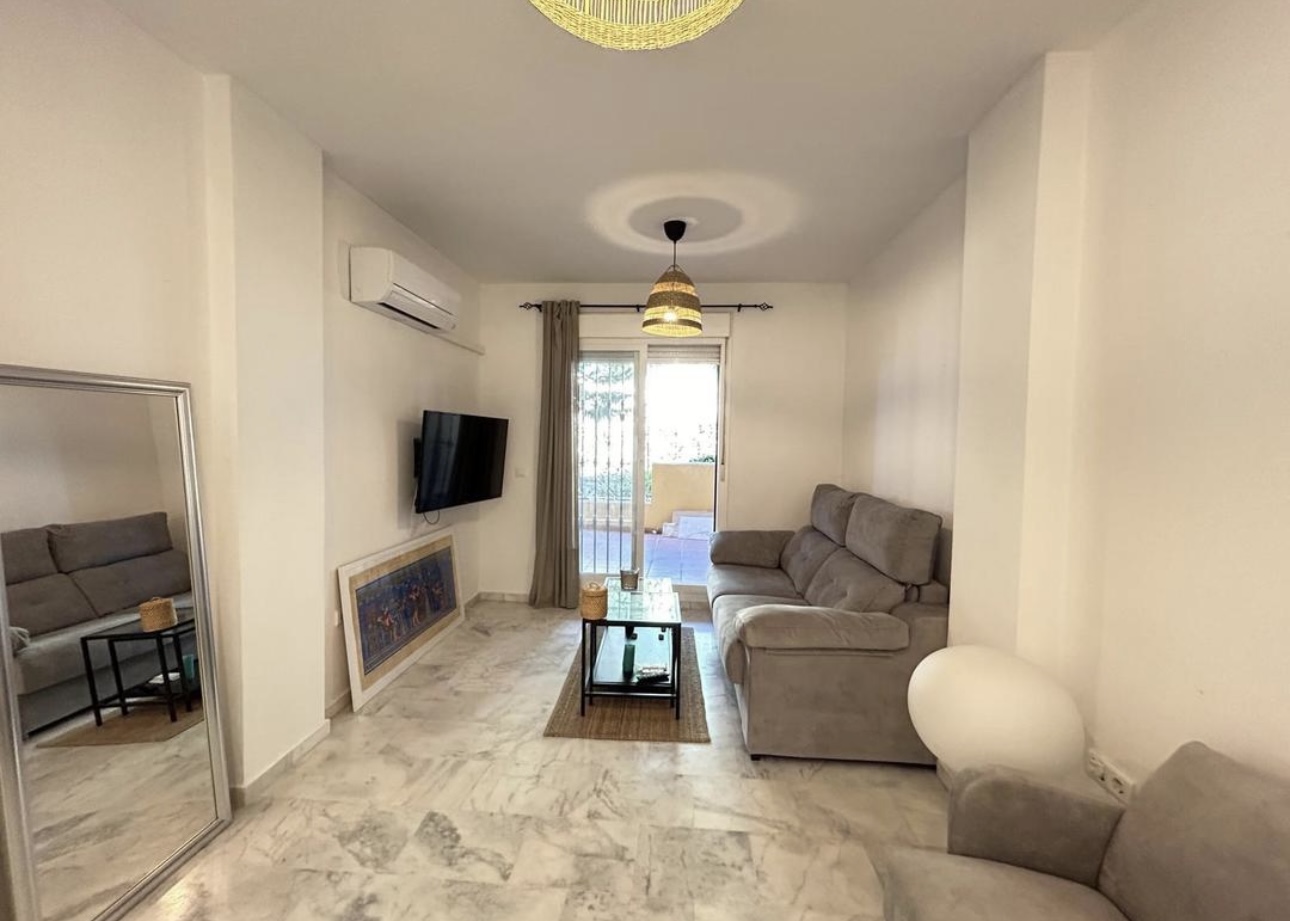 SE VENDE BONITO APARTAMENTO EN ZONA TORREBLANCA DEL SOL (FUENGIROLA)