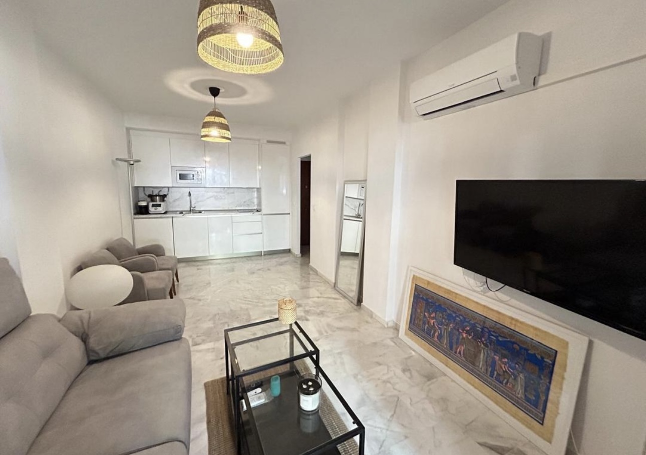 SE VENDE BONITO APARTAMENTO EN ZONA TORREBLANCA DEL SOL (FUENGIROLA)