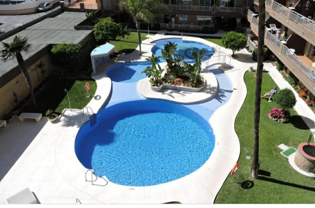 HALF SEASON. RENTED FROM 1.4.25-30.6.25 NICE APARTMENT ON THE 1ST LINE OF BEACH (LOS BOLICHES ) FUENGIROLA