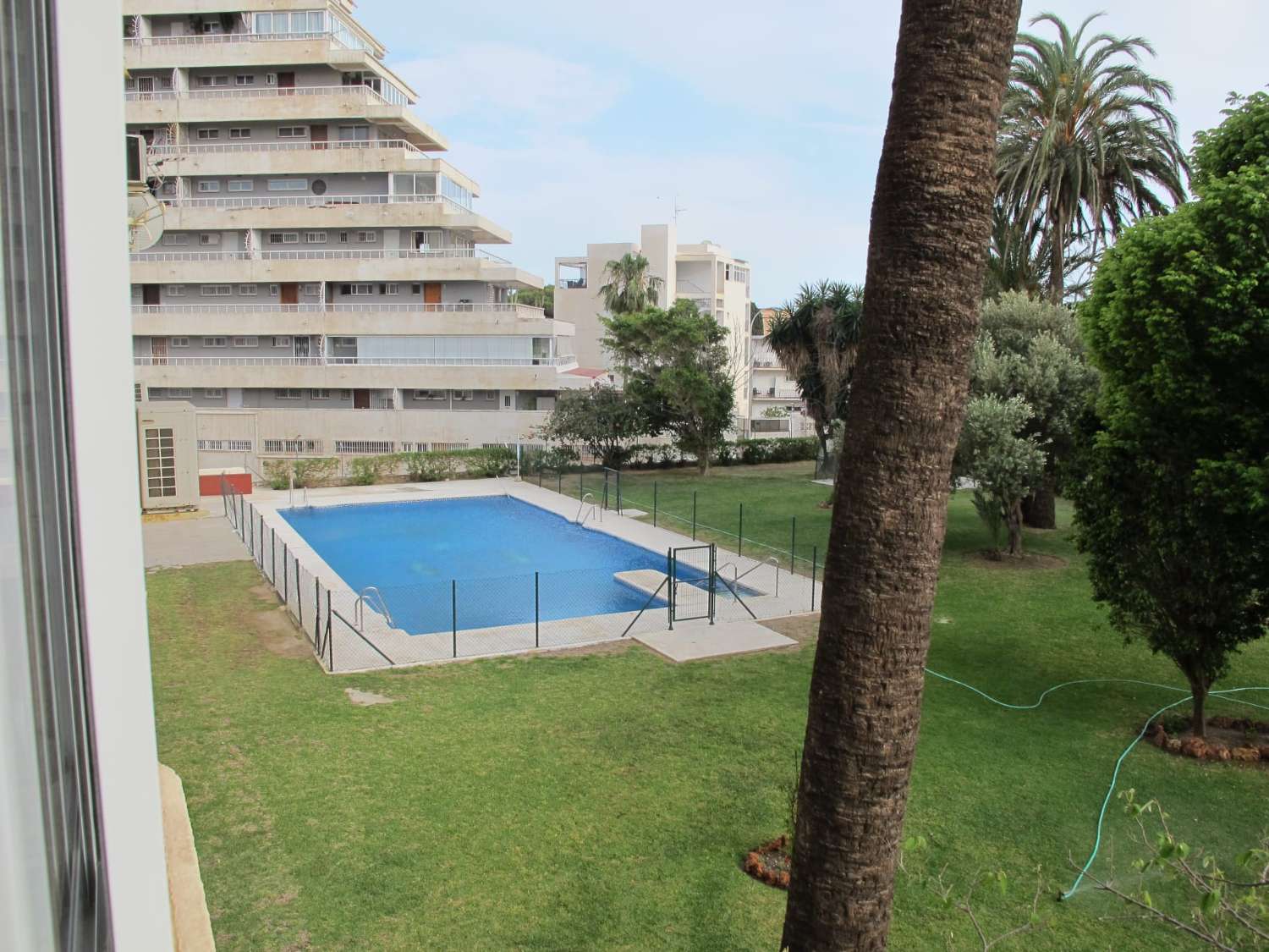 LÅNG SÄSONG. UTHYRES FRÅN 07-10-2024 VACKER LÄGENHET NÄRA STRANDEN I BENALMADENA COSTA.