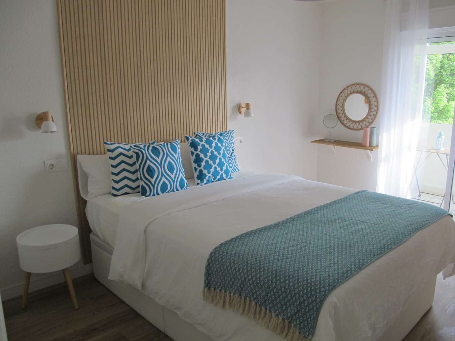 LARGA TEMPORADA . SE ALQUILA DESDE 07-10-2024  PRECIOSO APARTAMENTO CERCA DE LA PLAYA EN BENALMADENA COSTA.