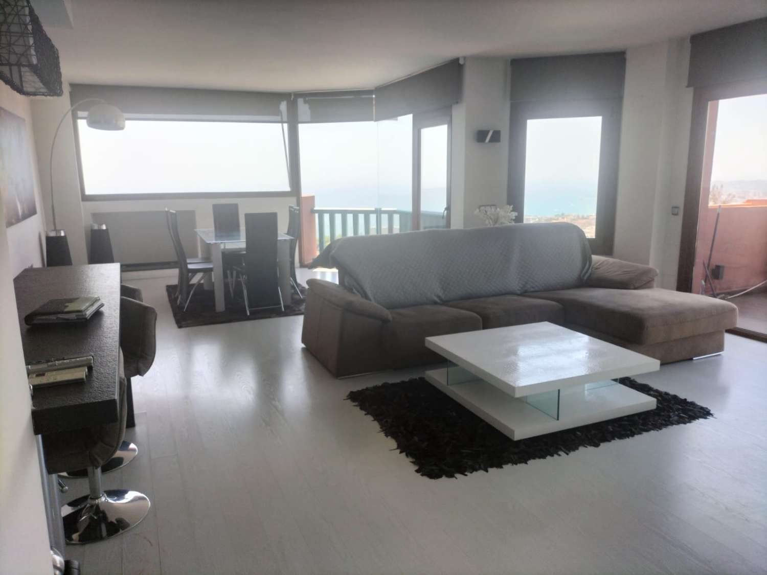 Spectacular 2-bedroom apartment in Altos del Higuerón for rent from now on for long term