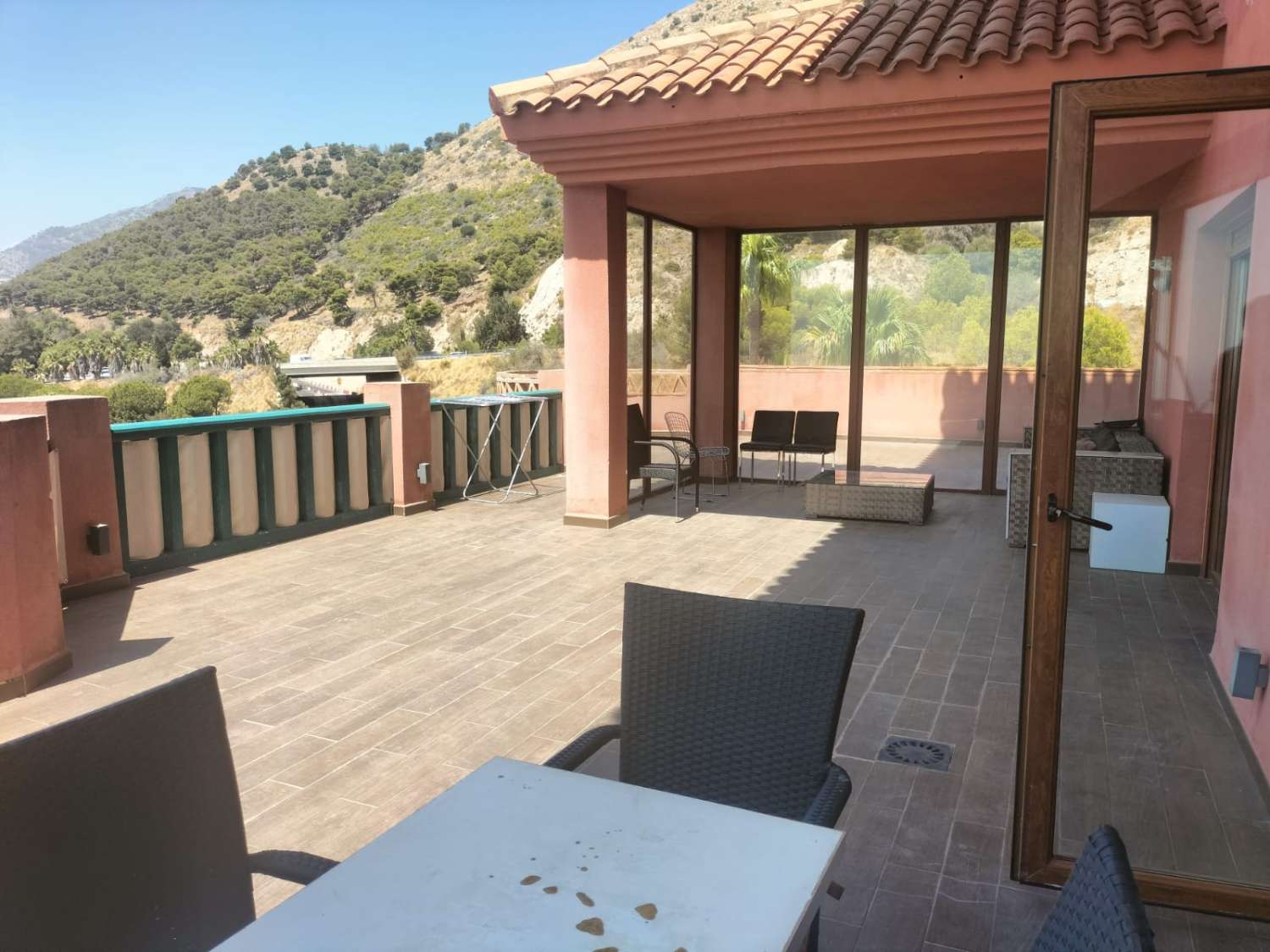 Spectacular 2-bedroom apartment in Altos del Higuerón for rent from now on for long term