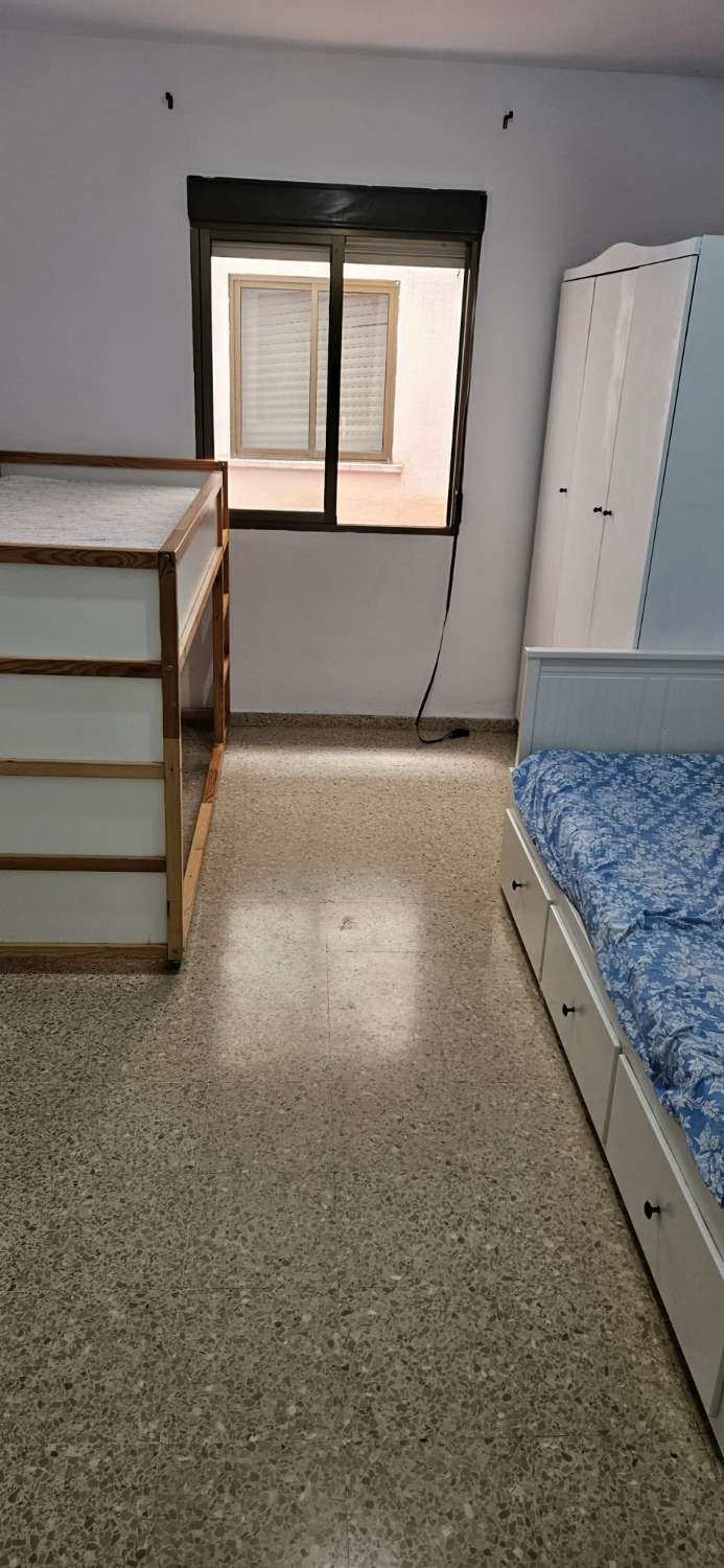 APPARTEMENT TE KOOP IN HET CENTRUM VAN ARROYO DE LA MIEL