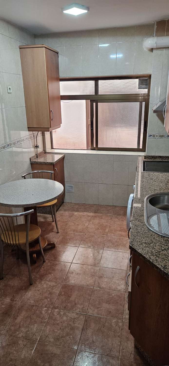 SE VENDE PISO EN EL CENTRO DE ARROYO DE LA MIEL