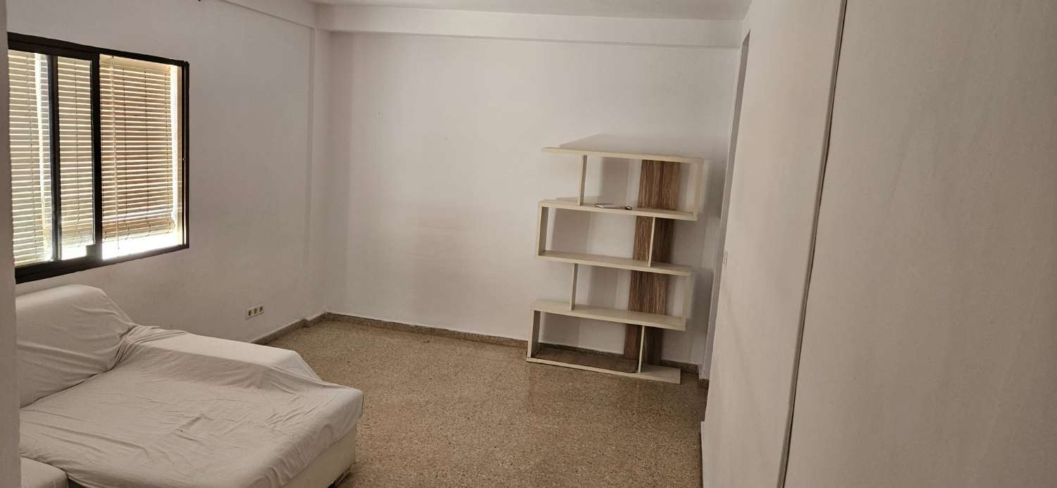 APPARTEMENT TE KOOP IN HET CENTRUM VAN ARROYO DE LA MIEL