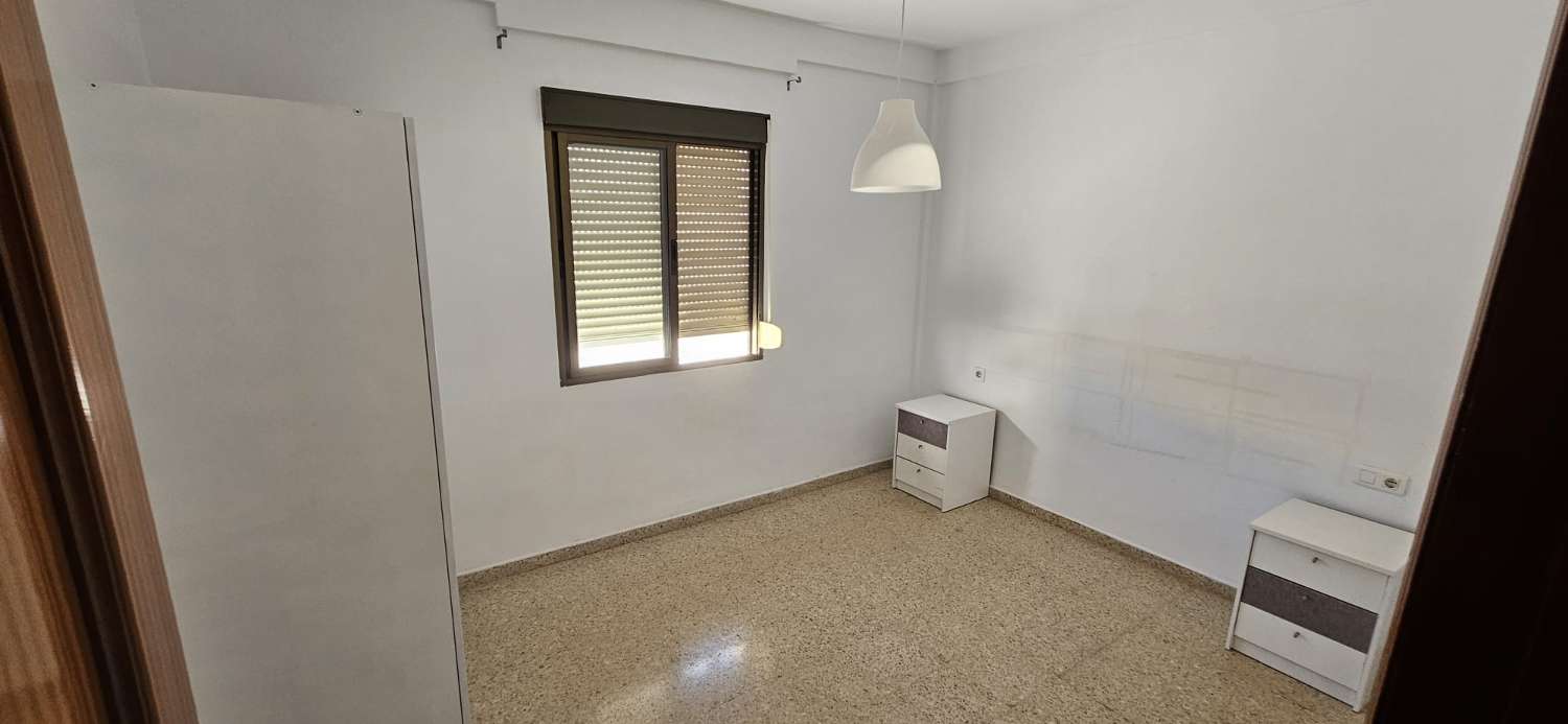 APPARTEMENT À VENDRE DANS LE CENTRE D’ARROYO DE LA MIEL