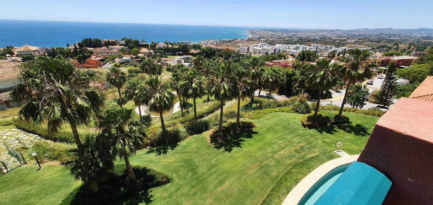 BEL APPARTEMENT AVEC VUE SUR LA MER À VENDRE À ALTOS DEL HIGUERON