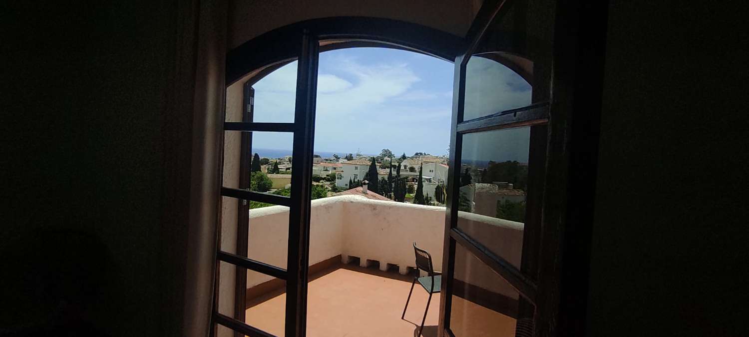 Eine halbe Saison. Schöne Villa mit Meerblick in einer der besten Gegenden von Benalmadena