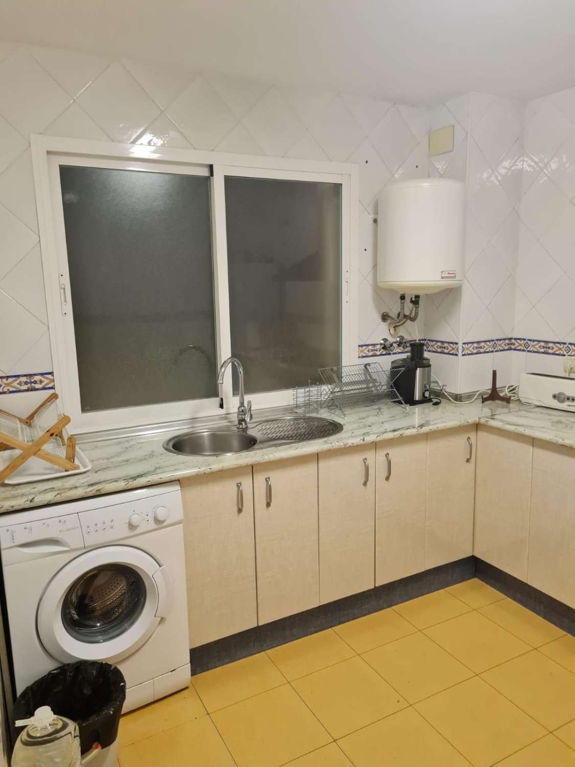 Te huur MIDDEN SEIZOEN van 1/9/2024 - 30/6/2025 Mooi appartement op de 2e lijn van het strand in Benalmádena